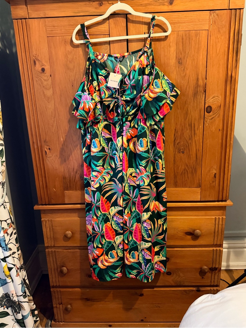 BloomChic Green Tropical Cold-Shoulder Midi Dress - Picture 2 of 7